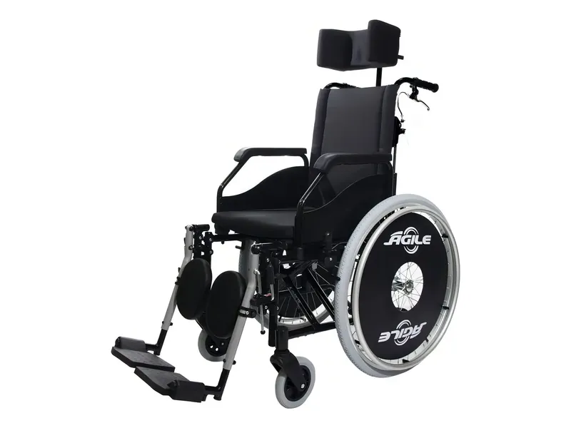 Imagem ilustrativa de cadeira de rodas reclinável com apoio de cabeça e apoios de perna elevados para representar Jaguaribe Fit Reclinável 44 cm